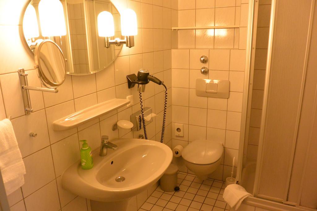 Hotel Deutsches Haus Blomberg  Exteriör bild